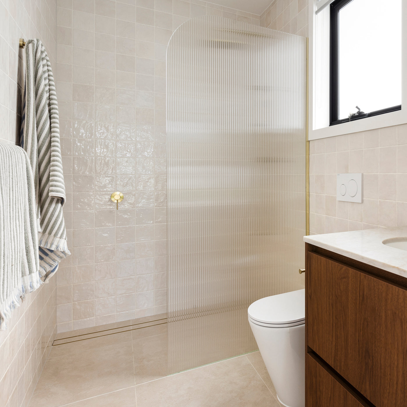 Fluted Radius Shower Screens - Right