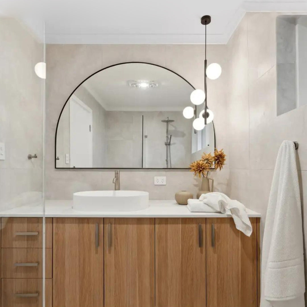 Kira_Arch_Mirror800_1200.jpg