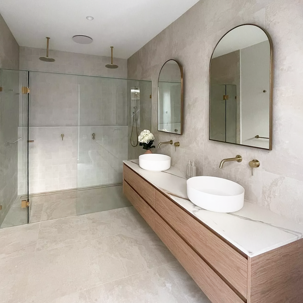 Aria Arch Mirror Cabinet | 860 x 560