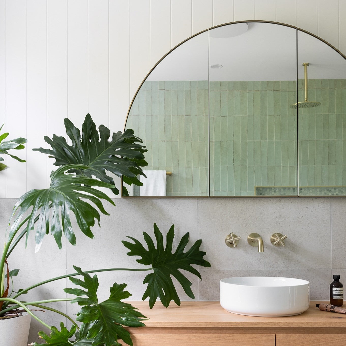 Aria Arch Mirror Cabinet | 800 x 1200